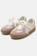 Ribbon lace shoes