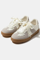Ribbon lace shoes